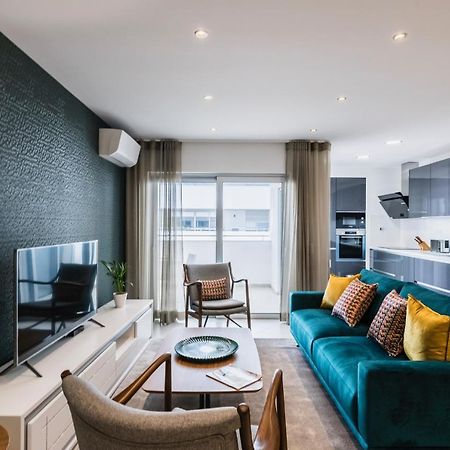 Coolhouses Lagos, 2 Bed Stylish City Flat, Rooftop Shared Pool, Clayheart Экстерьер фото