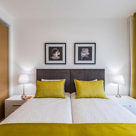 Coolhouses Lagos, 2 Bed Stylish City Flat, Rooftop Shared Pool, Clayheart Экстерьер фото