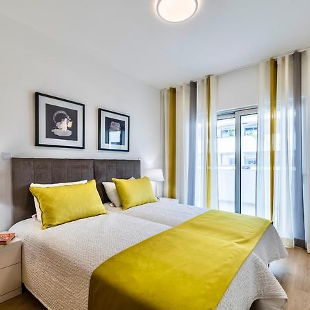Coolhouses Lagos, 2 Bed Stylish City Flat, Rooftop Shared Pool, Clayheart Экстерьер фото