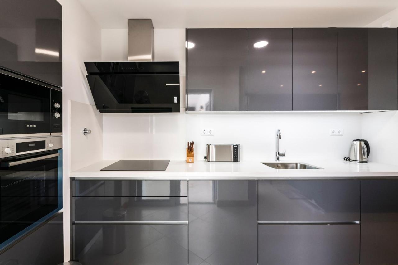 Coolhouses Lagos, 2 Bed Stylish City Flat, Rooftop Shared Pool, Clayheart Экстерьер фото