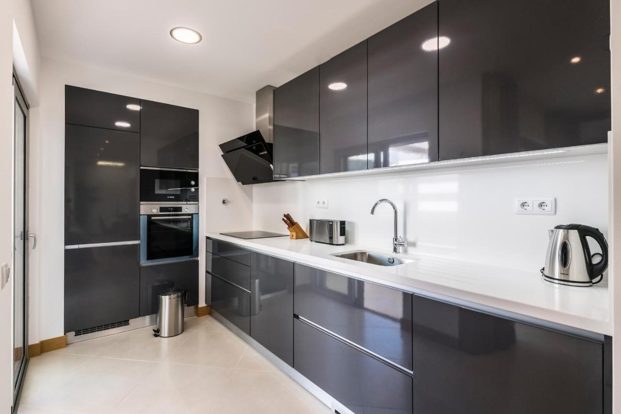 Coolhouses Lagos, 2 Bed Stylish City Flat, Rooftop Shared Pool, Clayheart Экстерьер фото
