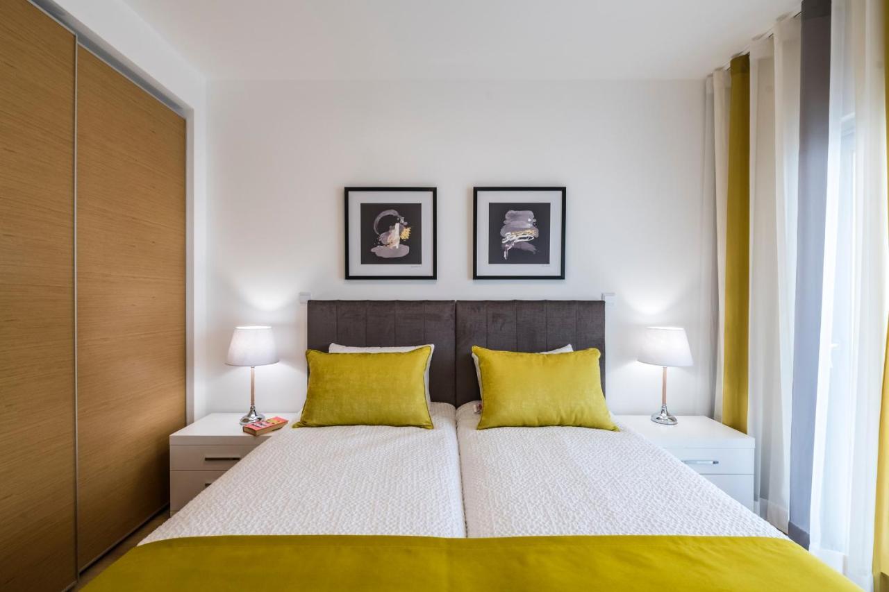 Coolhouses Lagos, 2 Bed Stylish City Flat, Rooftop Shared Pool, Clayheart Экстерьер фото