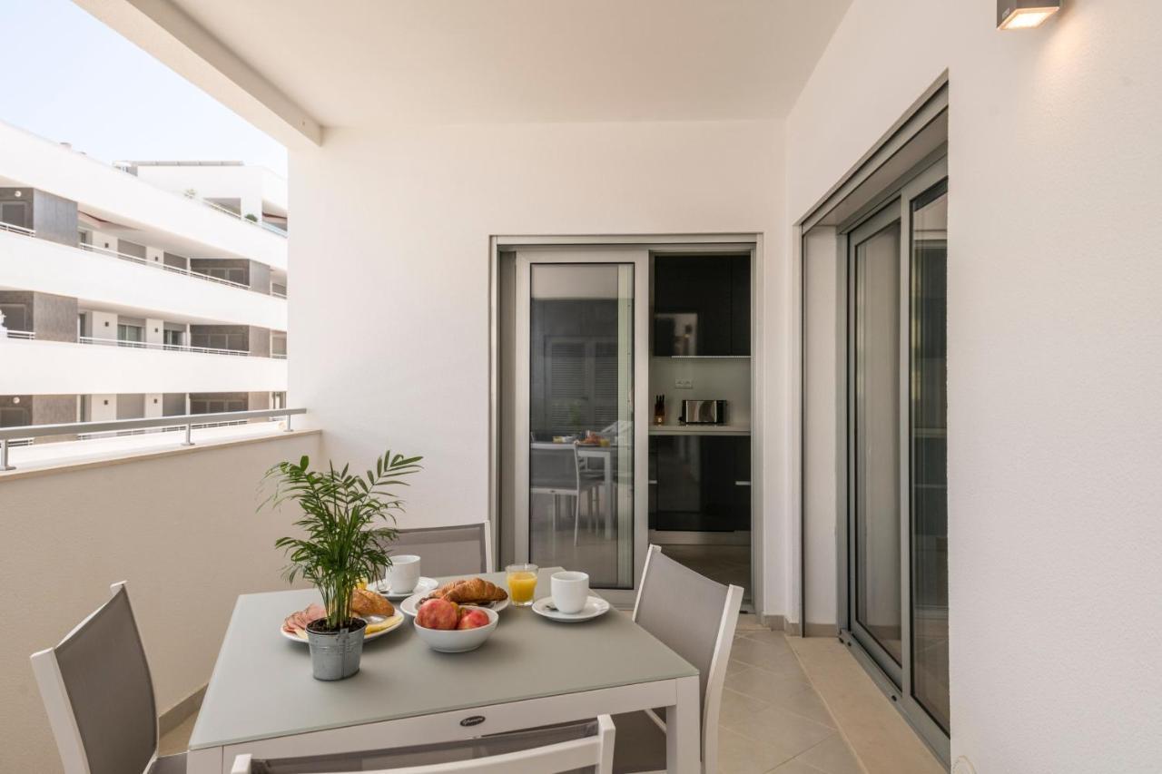 Coolhouses Lagos, 2 Bed Stylish City Flat, Rooftop Shared Pool, Clayheart Экстерьер фото